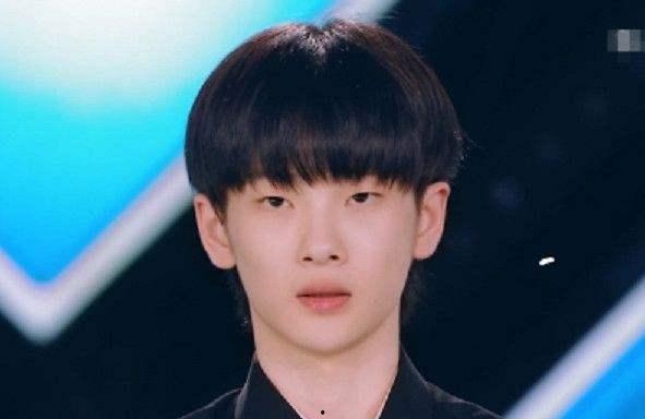 娱乐吃瓜君黄明昊,娱乐吃瓜界的“瓜王”崛起之路